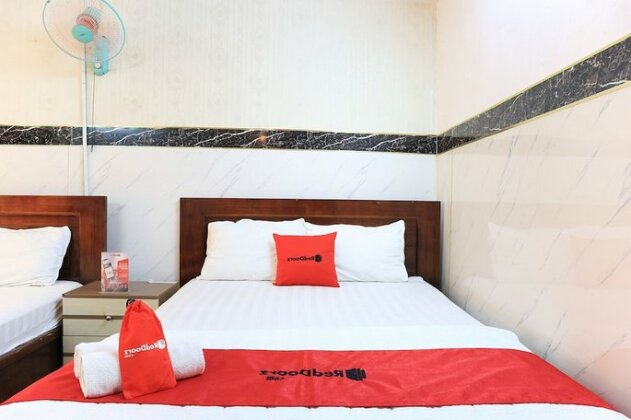 RedDoorz @ Cong Hoa Street - Photo4