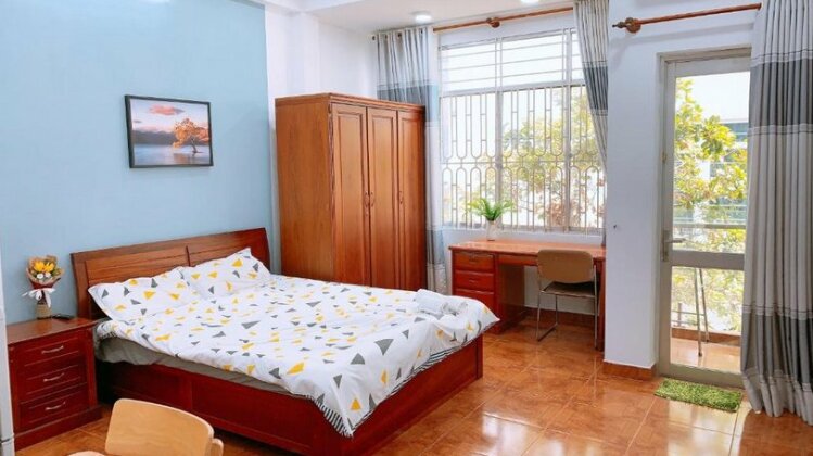Rooms With Furnished And Fully Natural Light In D1