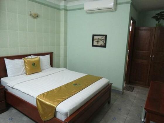 Spring Hotel Cong Hoa Street
