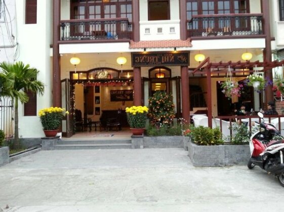 Nhi Trung Hotel