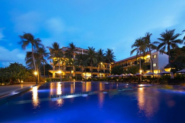 Hon Rom Central Beach Resort