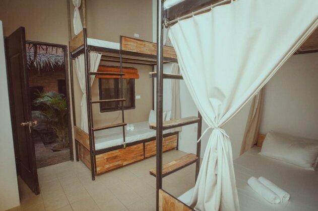 Tropic Hostel and restaurant - Photo4
