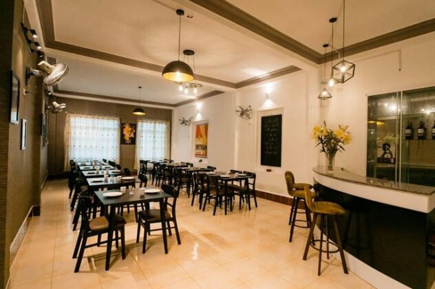 Sisters Tavern & Pizzeria - Photo3