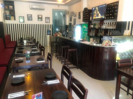 Sisters Tavern & Pizzeria - Photo4