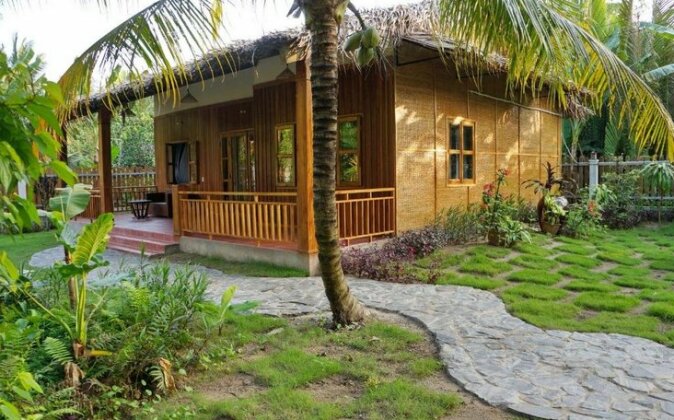 Coco Riverside Lodge