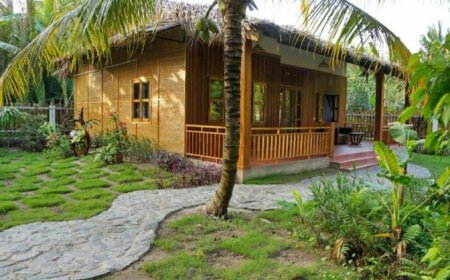 Coco Riverside Lodge