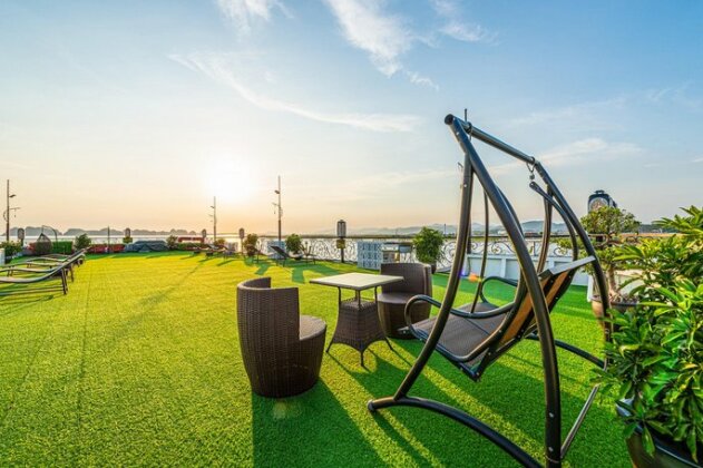 Dynasty Cruises Halong - Photo3