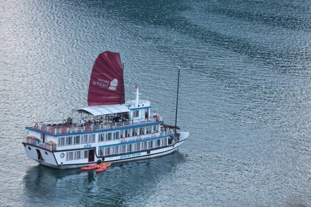 Secret Halong Cruise - Photo2