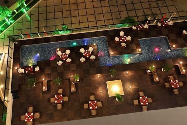 CenDeluxe Hotel - Photo3