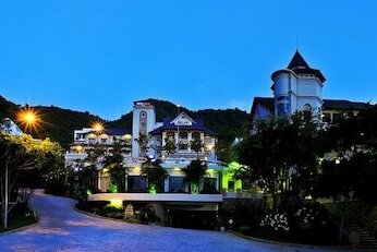 Beachfront Hotel - Photo3