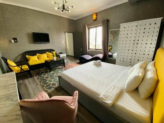 OYO 732 Dylan Hotel - Photo4