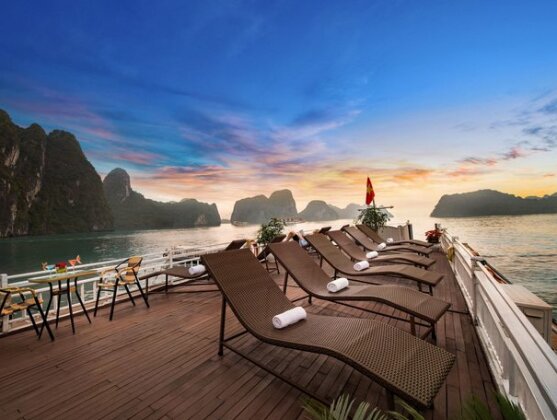 Halong Lavender Cruises - Photo4
