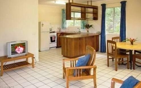 Coral Motel & Apartments - Photo4