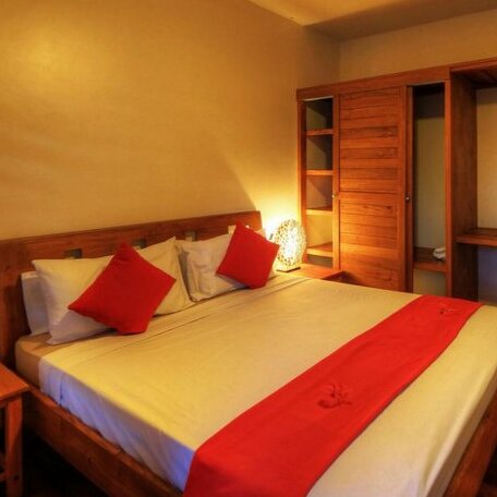 Tropicana Lagoon Apartments - Photo5