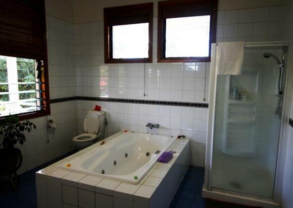 Lynn's Getaway Hotel - Photo5