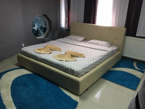 Family White Hotel - Photo2