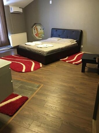Family White Hotel - Photo4
