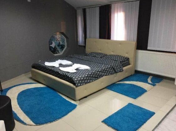 Family White Hotel - Photo5