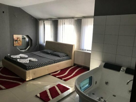 Whitehotel - Photo5