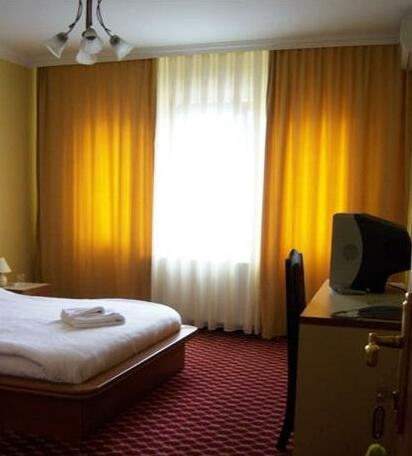 Hotel Pllaza - Photo2
