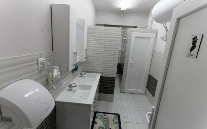Moon Hostel Pristina - Photo3
