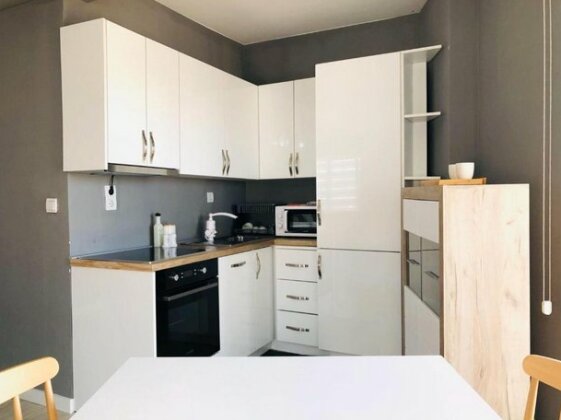 White Roof Apartments - Photo4