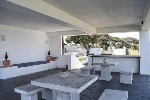 Santorini Guesthouse Amanzimtoti - Photo4