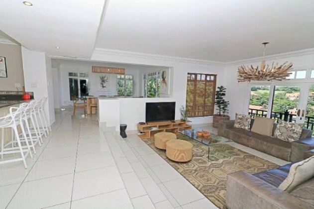 42 Club Drive - Photo2
