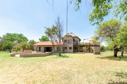 Kareefontein 9 Bedroom Lodge IKH1