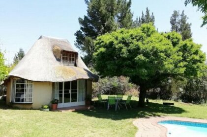 Clarens socialites Thatch Cottage 1