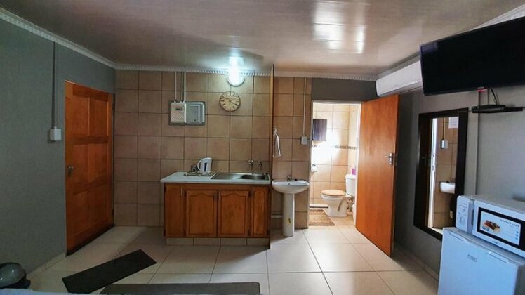 Genesis Self Catering Apartments - Photo4