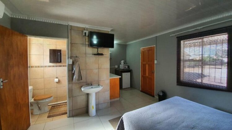 Genesis Self Catering Apartments - Photo5