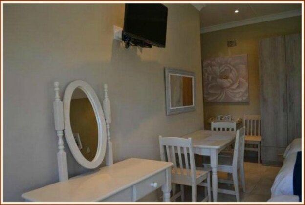 Jock-Inn Guest House - Photo3