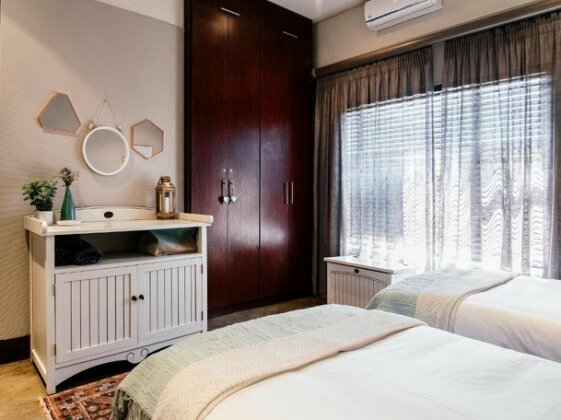 High Tree Lodge - Photo3
