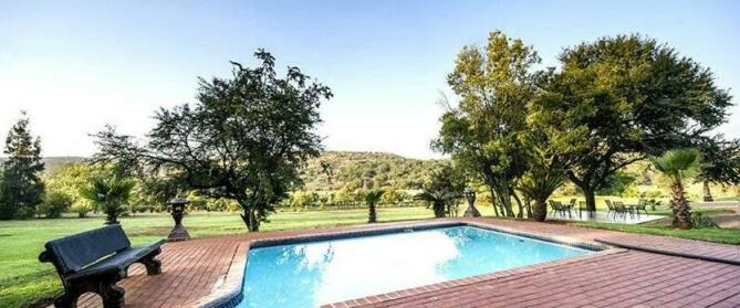 WoodRidge Palms Boutique Hotel