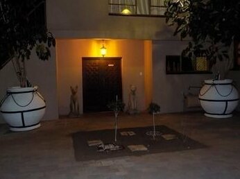 Out Of Africa Guesthouse - Photo2