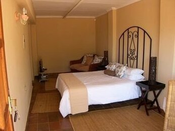 Out Of Africa Guesthouse - Photo3