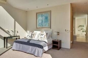 1b The Grange - Photo2