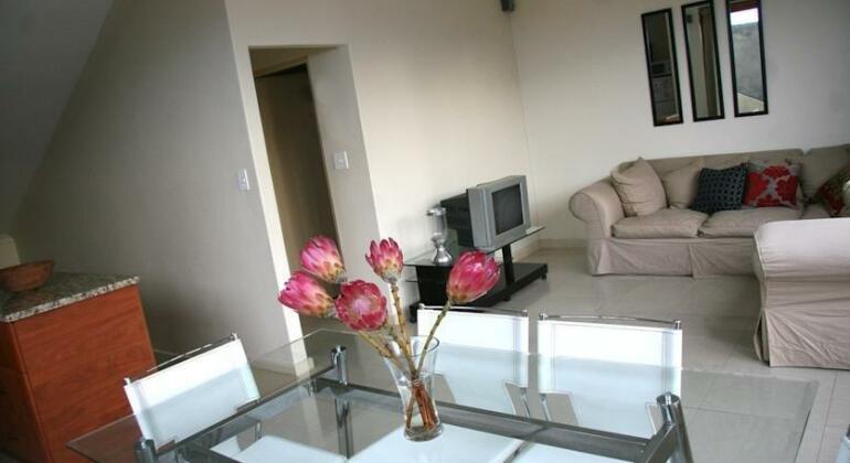 21 On Deane - Photo5