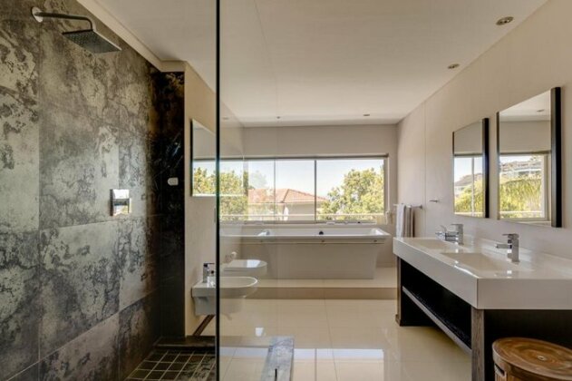 42 On Strathmore - Photo4