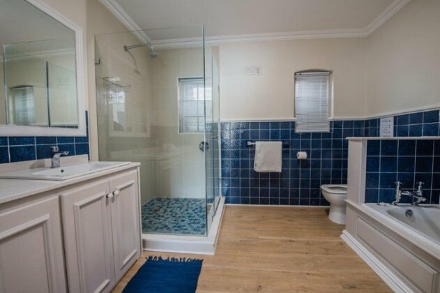 52 On Fish Hoek - Photo4