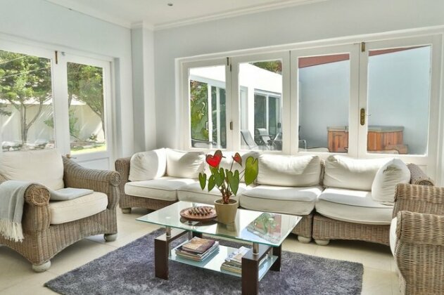 Abington Manor Fish Hoek Guesthouse - Photo4