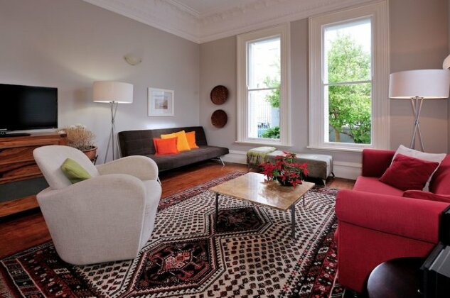 Barry Hall Apartments - Photo2