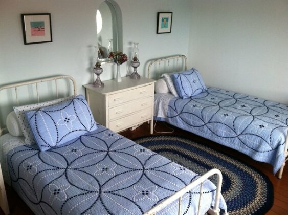 Blue On Blue Bed and Breakfast - Photo5