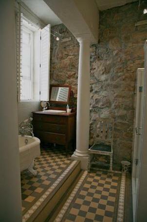 Cambria Holiday Home - Photo2