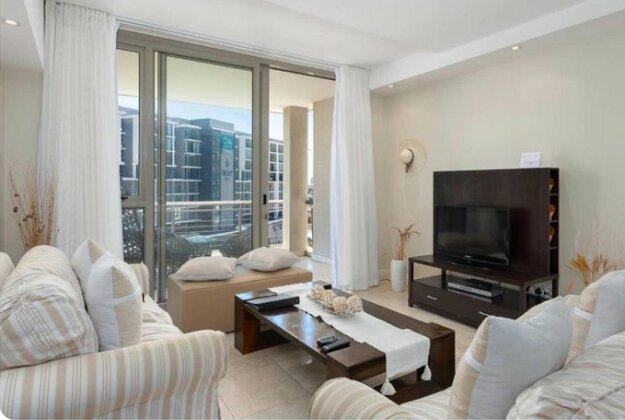 Canal Quays Luxury Apartment Waterfront - Photo3
