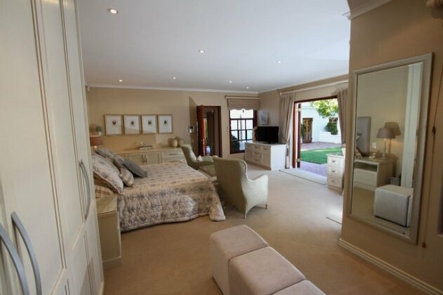 Constantia Garden Suites - Photo3