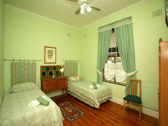 District Six Guesthouse - Photo4