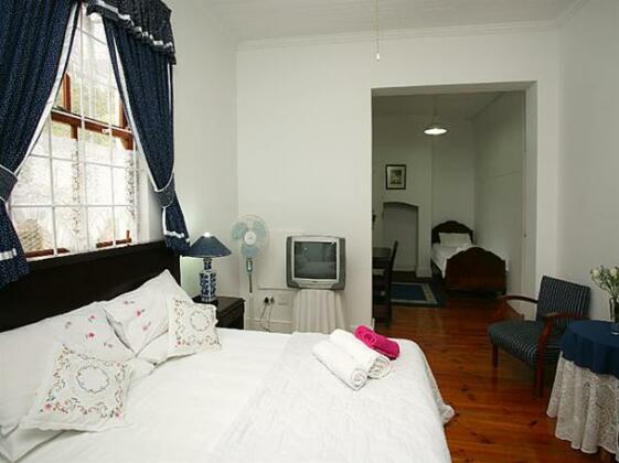 District Six Guesthouse - Photo5