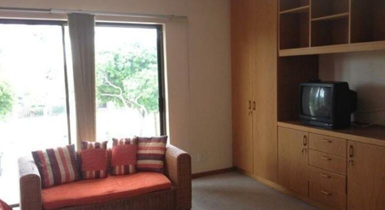 Eagle Lodge Guesthouse - Photo2